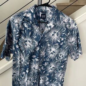 GAP Men's Navy and White Floral Button Down Shirt